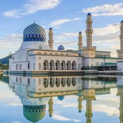 How to Experience the Architecture and Beauty of Malaysia’s Mosques: A Traveler's Guide