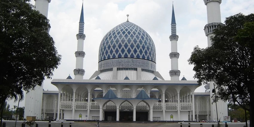 Best Mosques in Malaysia for Muslim Pilgrims: A Guide to Spiritual Journeys