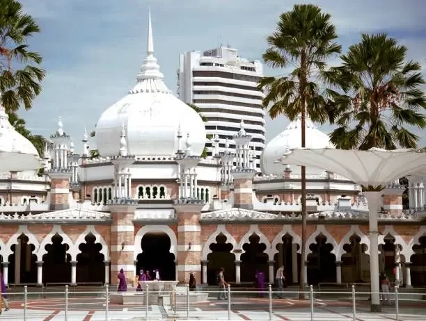 Explore the Intricacies of the Sultan Abdul Samad Mosque: A Must-Visit Landmark in Kuala Lumpur