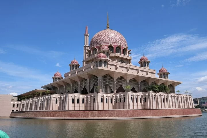 A Deep Dive into the History of Malaysia’s Mosques: A Journey Through Time