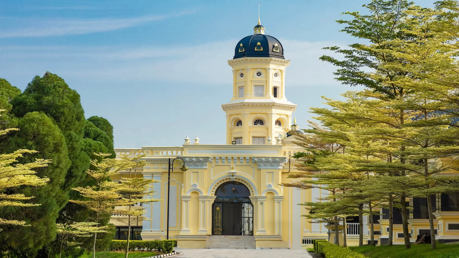 Visiting the Masjid Sultan Ismail in Johor: A Guide to Johor's Iconic Landmark