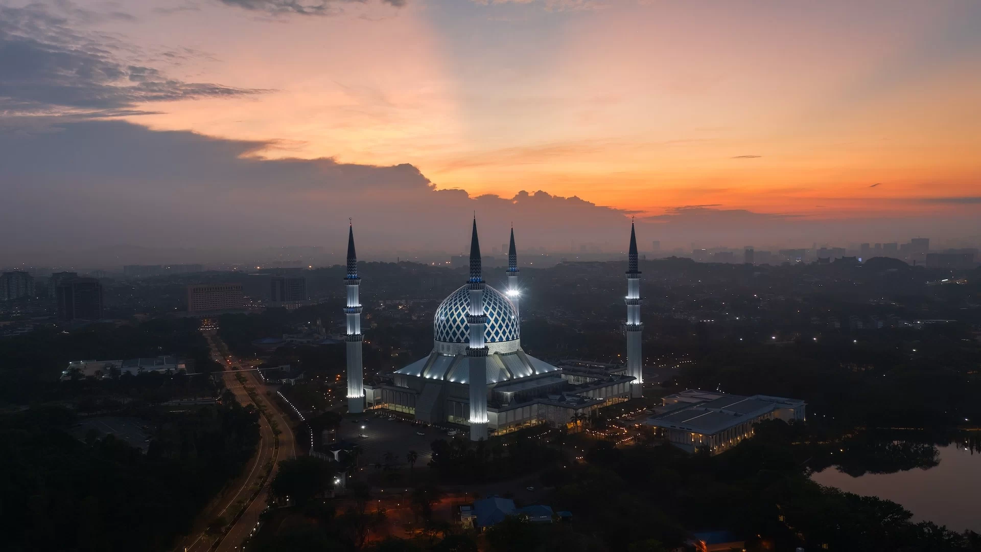 Spiritual Retreats at Mosques in Malaysia: A Guide to Finding Peace and Reflection