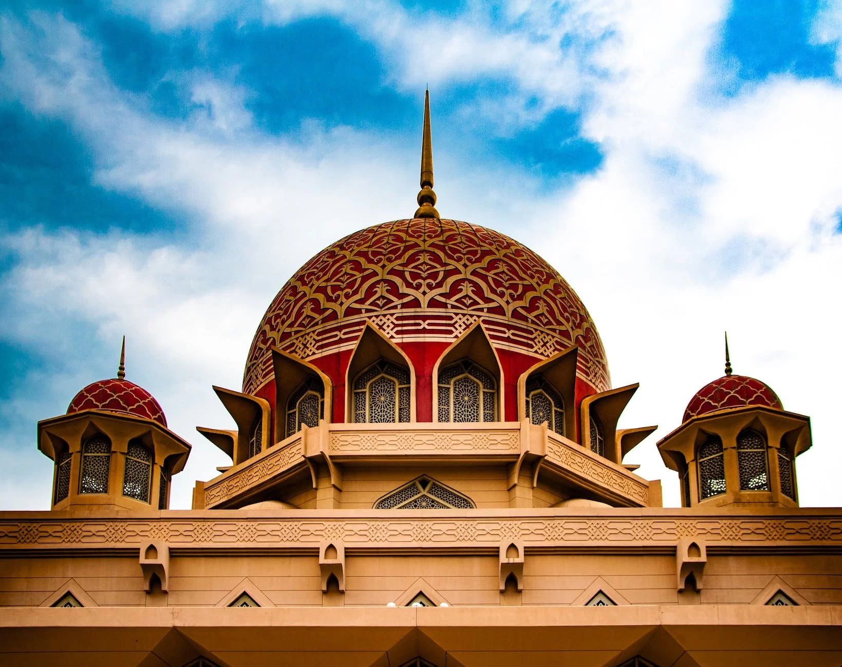 Cultural Tours of Islamic Heritage Sites in Malaysia – Explore the Rich Islamic Culture