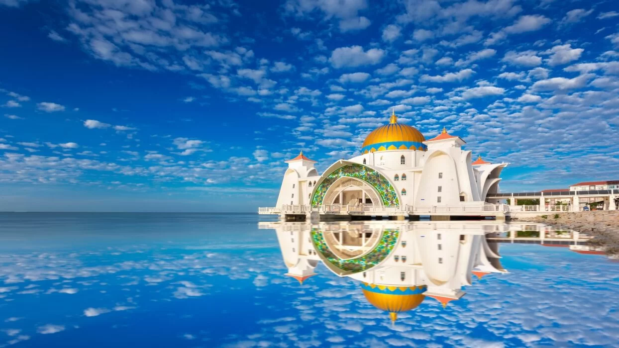 Top Activities to Do Near Malaysia’s Mosques – Explore Cultural and Historical Attractions