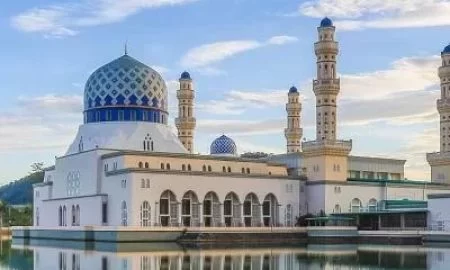 Exploring the Traditional and Modern Mosques of Malaysia: A Journey through Islamic Architecture