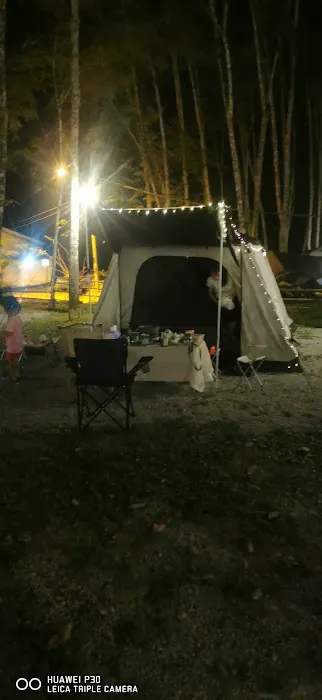 Rainbow house campsite Picture 4