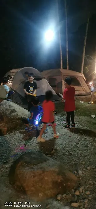 Rainbow house campsite Picture 5