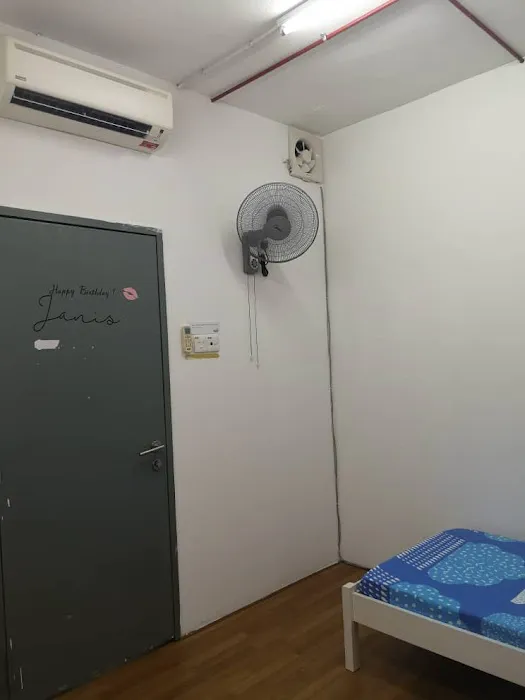 The Roomie Hostel Picture 1