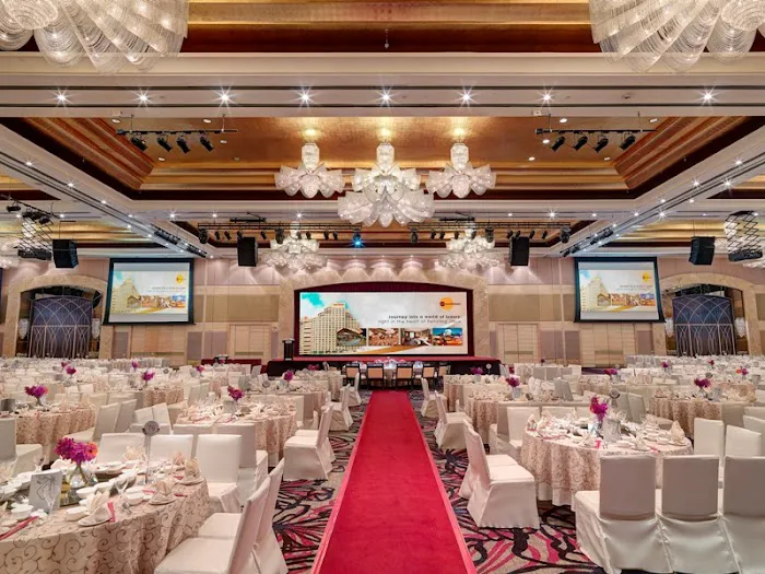 One World Hotel Picture 8