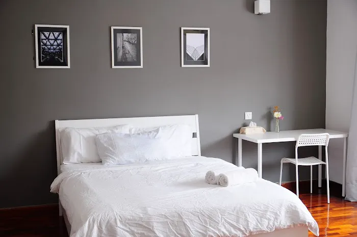 GRAYHAUS 32 Guest House Picture 2