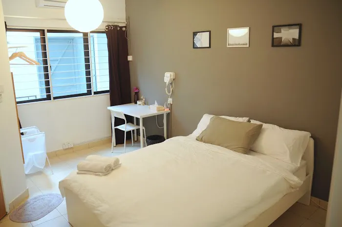 GRAYHAUS 32 Guest House Picture 4