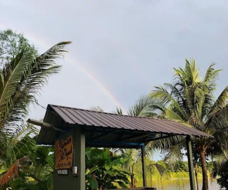 CHALET TERAPUNG LAMAN TOK AYAH