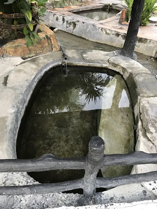 Hot Spring Small and clean Picture 2