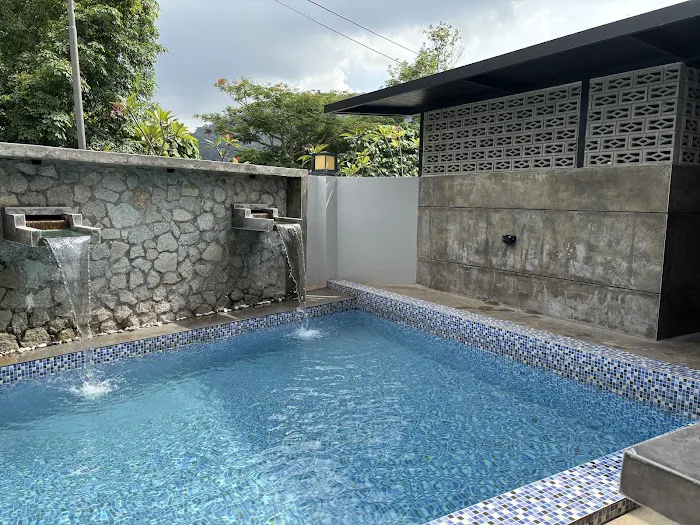 Le Lodge Mansion Picture 1