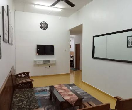 AZmiera Homestay