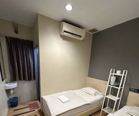 Tas Sakura Budget Hotel
