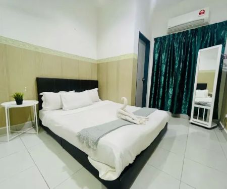 MyHomestay Raisha @ Seksyen 7 Bangi (Homestay Besar 3 Tingkat, 6 Bilik Tidur)