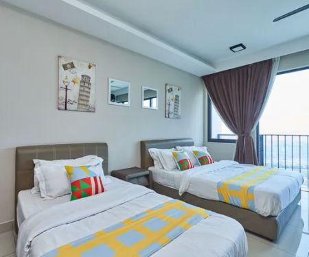OYO Home 89316 Special Studio Setia Alam Trefoil - De Houz