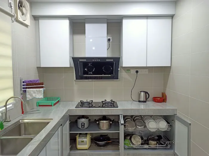 Cosy 4-bedroom residential home with air-cond Picture 7