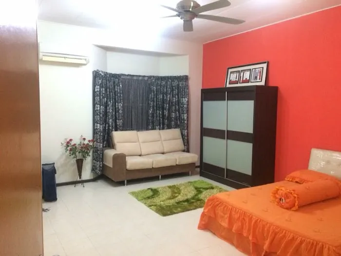 D’olyn Homestay Picture 2