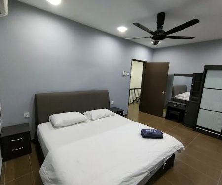 Three-Bedroom House @ Tyara Homestay Sunway