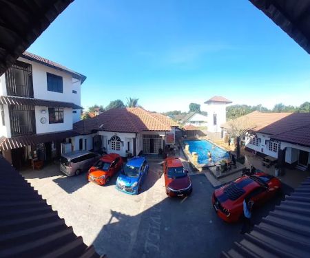 Wan Danisha Villa Inn