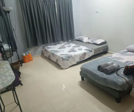 Grey Pool Homestay (Rumah Kelaboo)