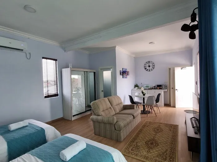 Drive - Inn Suites Picture 2