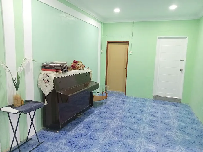 Zulkifli Food Enterprise, Kuntum Cottage Bed & Breakfast, Shopee Xpress Outlet Picture 5