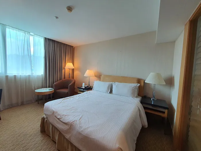 Royale Chulan The Curve Picture 2