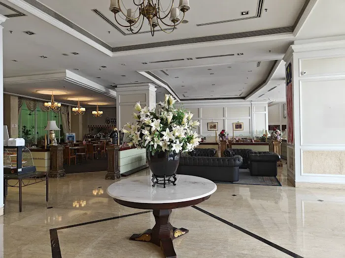 Royale Chulan The Curve Picture 8