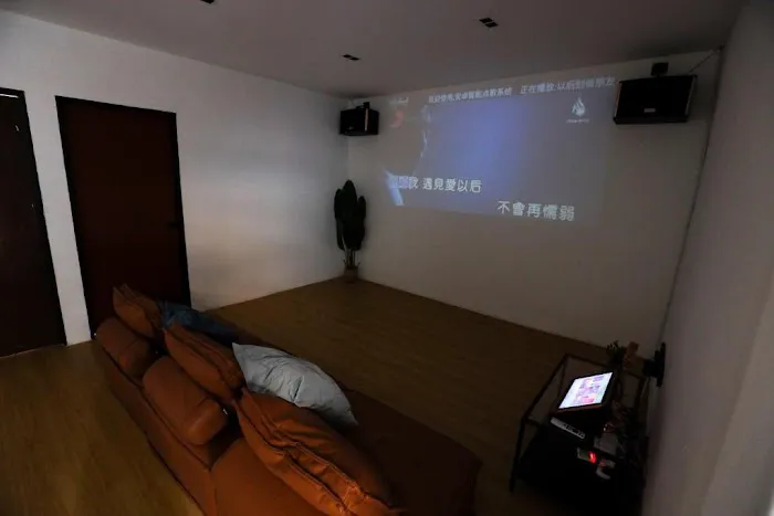 Cozy Homestay with Karaoke System & Pool Table Picture 7