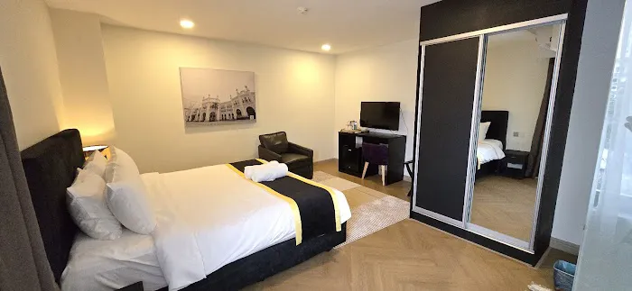 BRYQS Hotel Picture 3