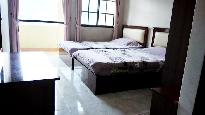 Yellow House Apartment Picture 5