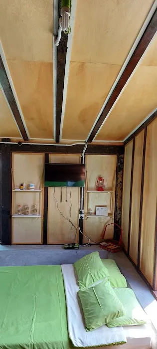Tang's Oldish Linked-Huts Picture 8