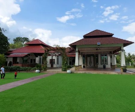Teratak Amfalanie_Private Pool