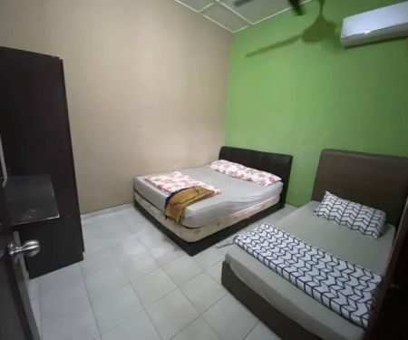 Homestay Omak Den