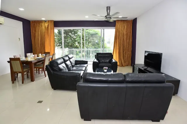 OYO Home 759 Premium 3BR Bintang Goldhill Picture 3