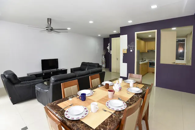 OYO Home 759 Premium 3BR Bintang Goldhill Picture 2