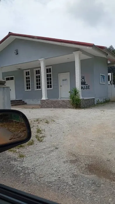 Lily Pool House Picture 3