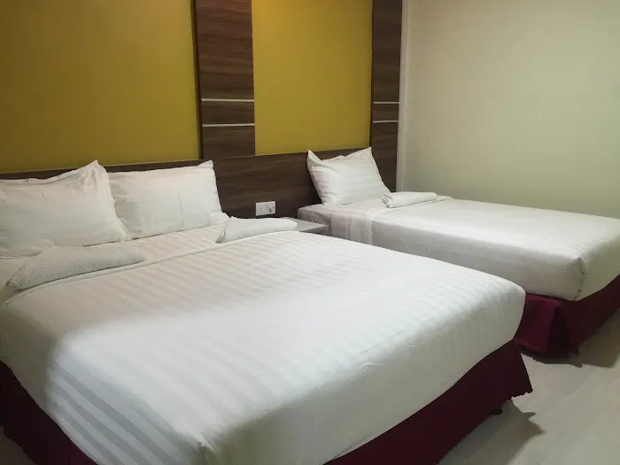 Golden Night Hotel Picture 3