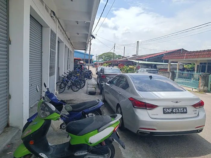 Lykoon Hostel Picture 4