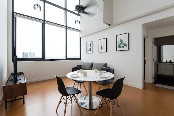 Icon City Premier Suites by WeCare Picture 5