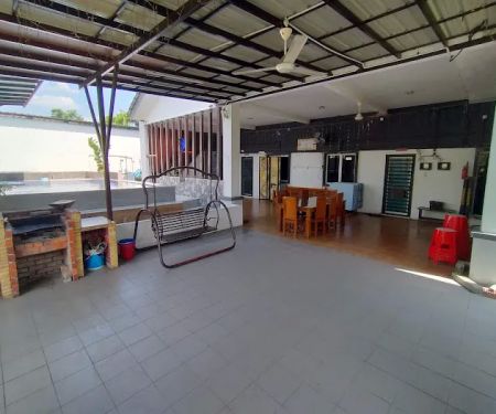 Nature Art Homestay and Santai D ' Villa Kemuning Pool Homestay