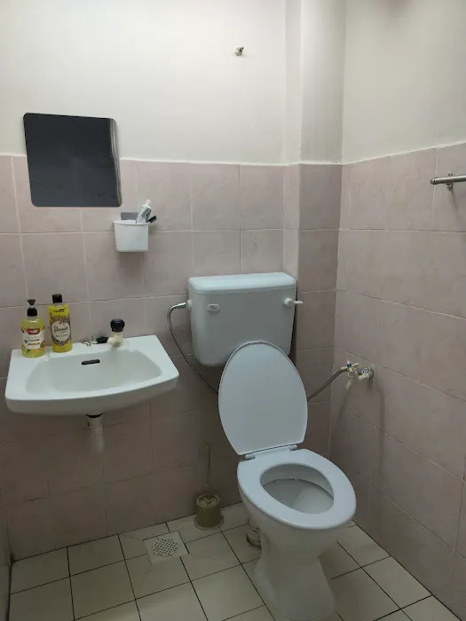 Travellers station cheap roomstay RM20/night 24 hours Picture 4