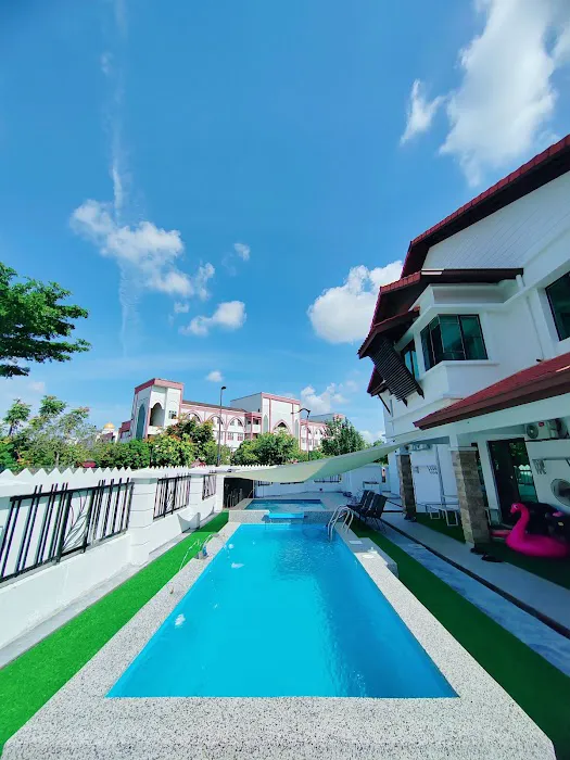 Homestay Tok Abah (Alam Impian) Fully Aircond with Pool Picture 2