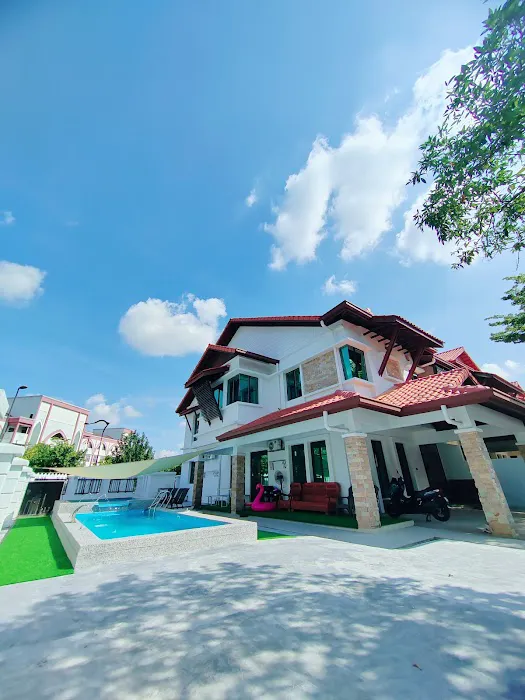 Homestay Tok Abah (Alam Impian) Fully Aircond with Pool Picture 9