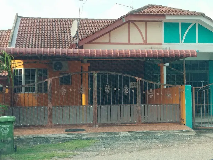 Tini's Homestay at TJ Picture 1