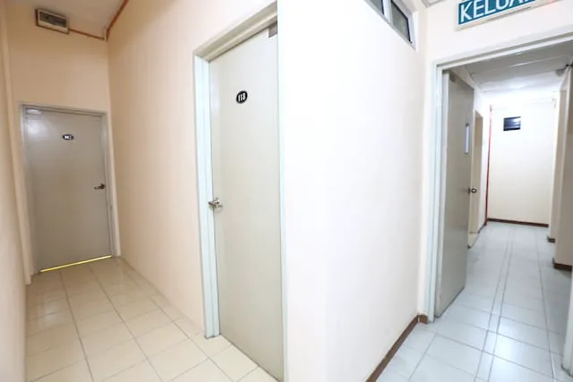 Super OYO 89651 Harmoni Hotel Picture 9