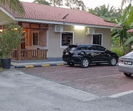 Kelulut Homestay / Saniah Guest House